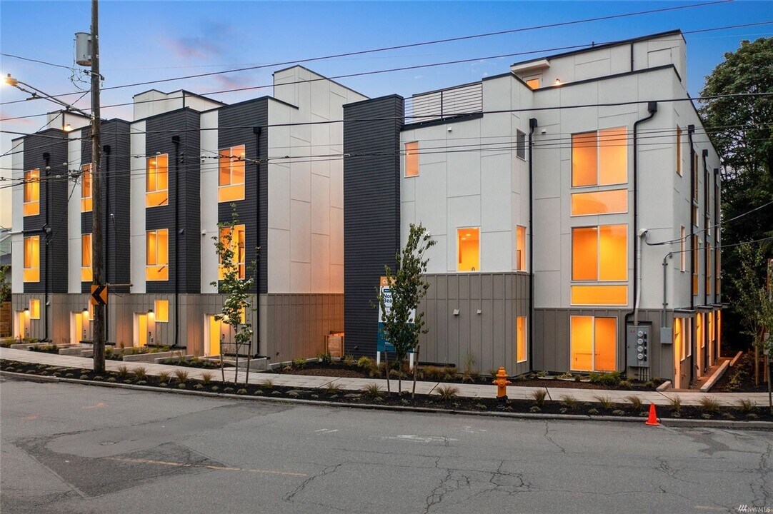 1766C 14th Ave S in Seattle, WA - Building Photo