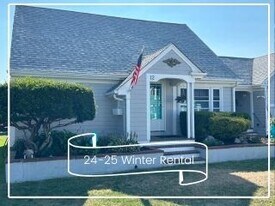 12 Waterman St in Mattapoisett, MA - Building Photo