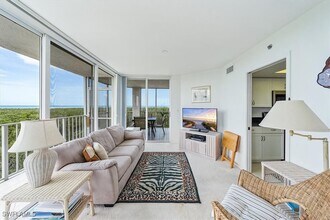 6361 Pelican Bay Blvd in Naples, FL - Building Photo - Building Photo