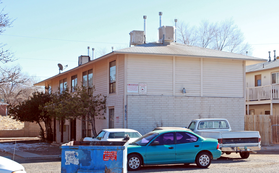 3708 Bryn Mawr Dr NE in Albuquerque, NM - Building Photo