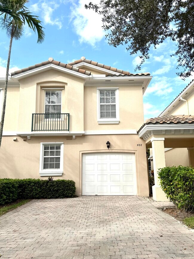 488 Capistrano Dr in Palm Beach Gardens, FL - Building Photo - Building Photo