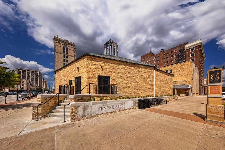 Centre @ 501 Apartments in Springfield, IL - Foto de edificio