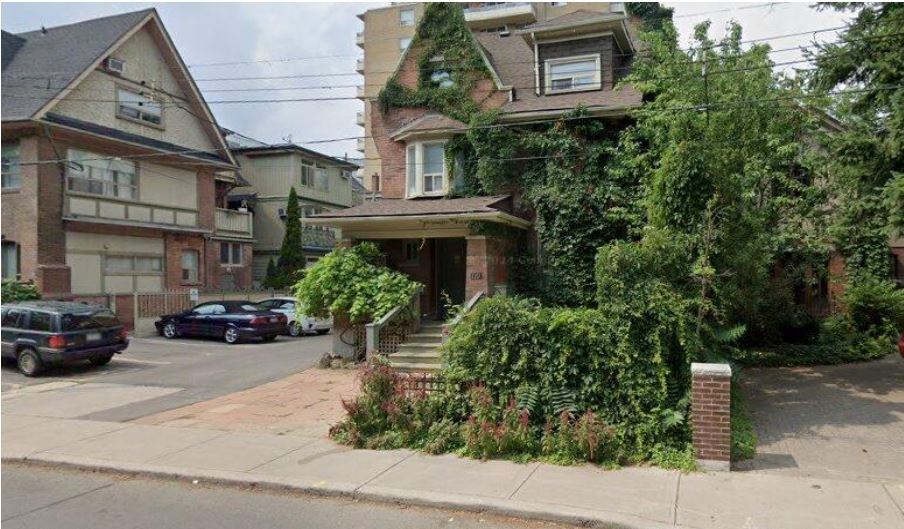 110 Lowther Ave in Toronto, ON - Building Photo