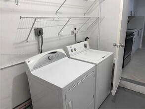 994 SE 2nd Pl in Hialeah, FL - Building Photo - Building Photo