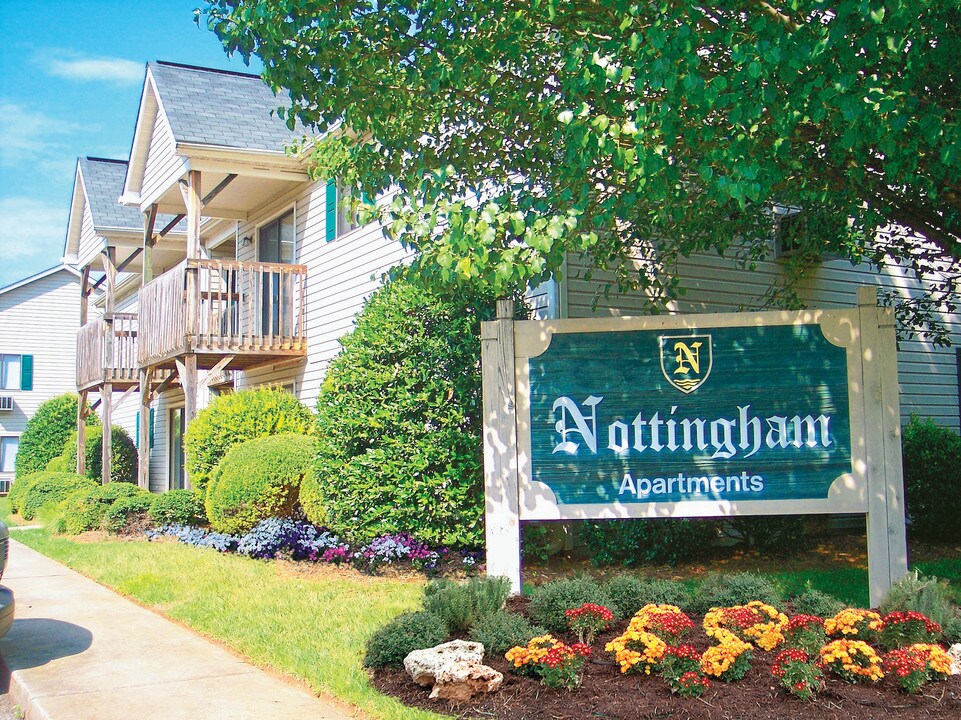 Nottingham in Greensboro, NC - Foto de edificio