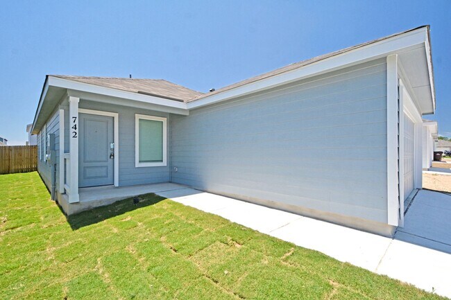 742 Tower Hl in New Braunfels, TX - Building Photo - Building Photo
