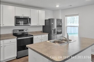 522 Shady Maple St in Moncks Corner, SC - Building Photo - Building Photo