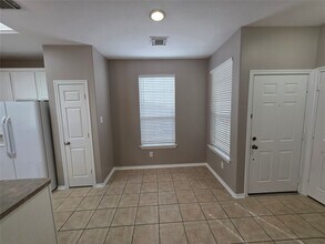 94 N Burberry Park in Spring, TX - Building Photo - Building Photo
