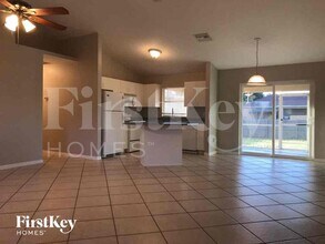 4103 10th St SW in Lehigh Acres, FL - Building Photo - Building Photo