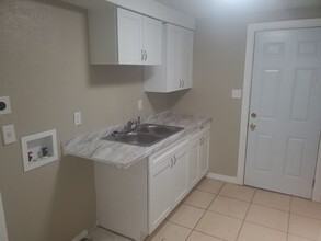 10113 N 11th St in Tampa, FL - Foto de edificio - Building Photo