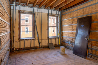 146 Glenwood Ave in Jersey City, NJ - Building Photo - Interior Photo