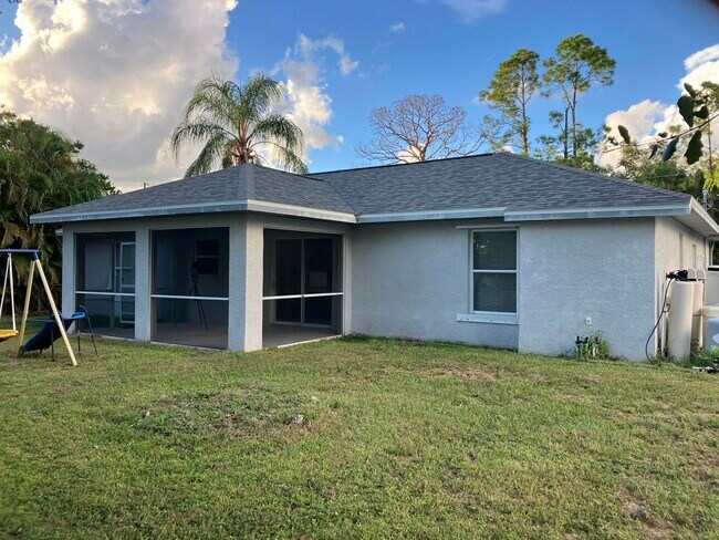 4185 Simkins Ave in North Port, FL - Building Photo - Building Photo