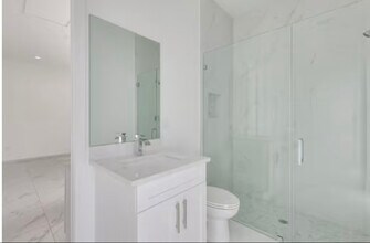 905 Wabasso Ct in Lehigh Acres, FL - Foto de edificio - Building Photo