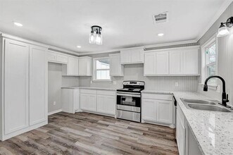 513 E Washington St in Denison, TX - Building Photo - Building Photo