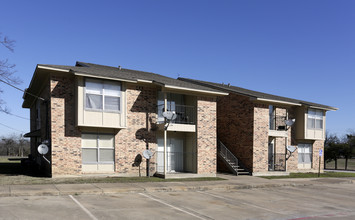 Willows Apartments in Wolfe City, TX - Building Photo - Building Photo