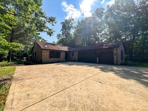 457 E Pioneer Trail in Aurora, OH - Building Photo - Building Photo