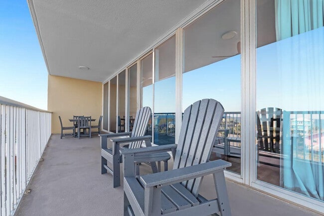1524 W Beach Blvd in Gulf Shores, AL - Foto de edificio - Building Photo