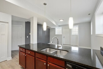 7367 N Ashland Blvd in Chicago, IL - Building Photo - Building Photo