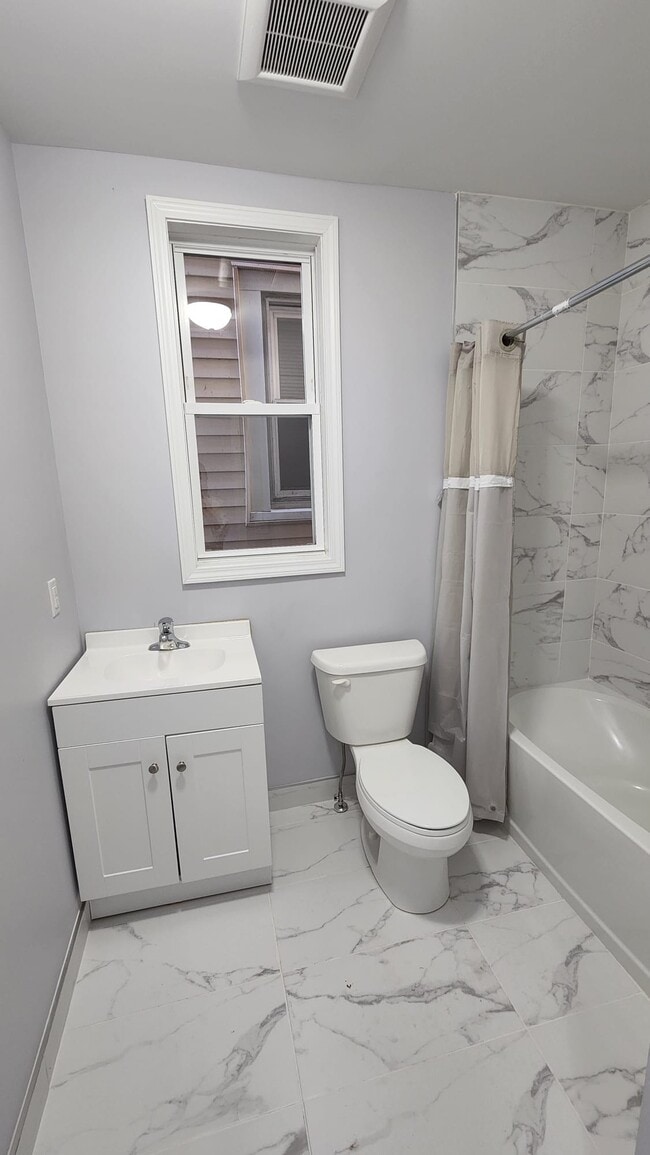 1010 Flora St, Unit 1 in Elizabeth, NJ - Building Photo - Building Photo