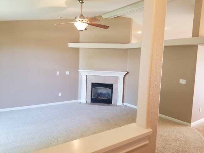 4057 Saffron Way in Redding, CA - Building Photo - Building Photo