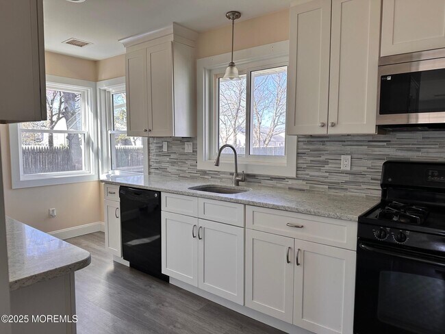 204 Dickinson Ave in Toms River, NJ - Building Photo - Building Photo
