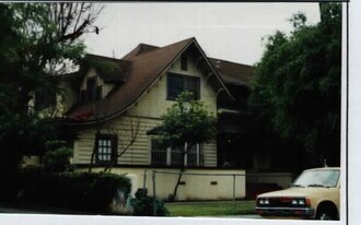 1126 W 28th St in Los Angeles, CA - Building Photo