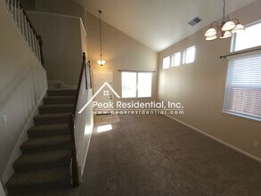 9430 Oakley Way in Elk Grove, CA - Building Photo - Building Photo