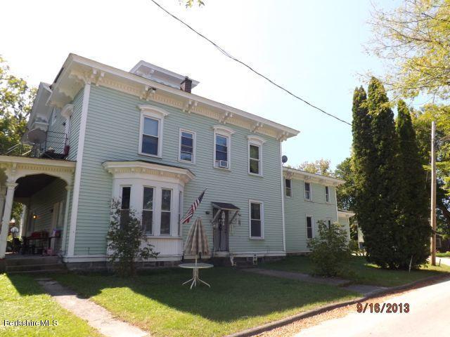 11 Jubilee Ter in Pittsfield, MA - Building Photo