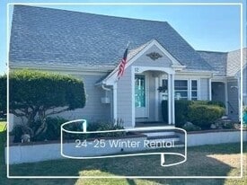 12 Waterman St in Mattapoisett, MA - Building Photo