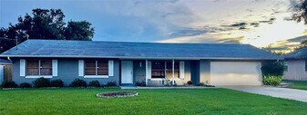 632 Paradise Island Way in Haines City, FL - Building Photo