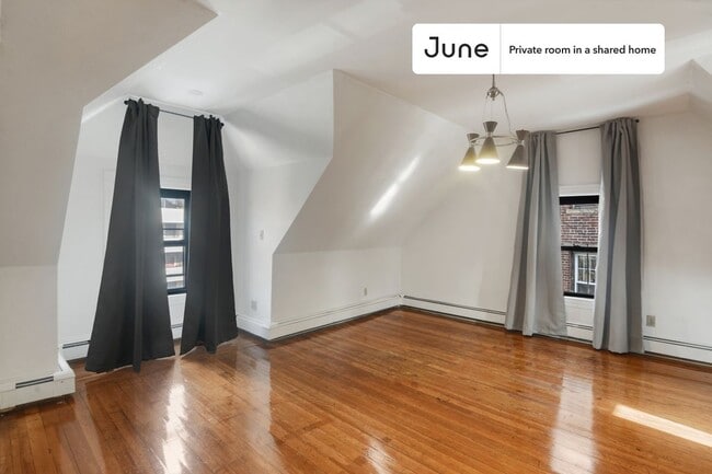 Private bedroom in 6 bed/2 bath Home in Boston, MA - Building Photo - Building Photo