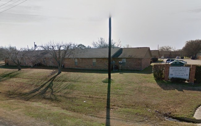 Heritage Place Apartments in Quinlan, TX - Foto de edificio - Building Photo
