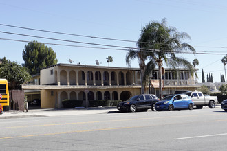 5700-5720 Sepulveda Blvd in Van Nuys, CA - Building Photo - Building Photo