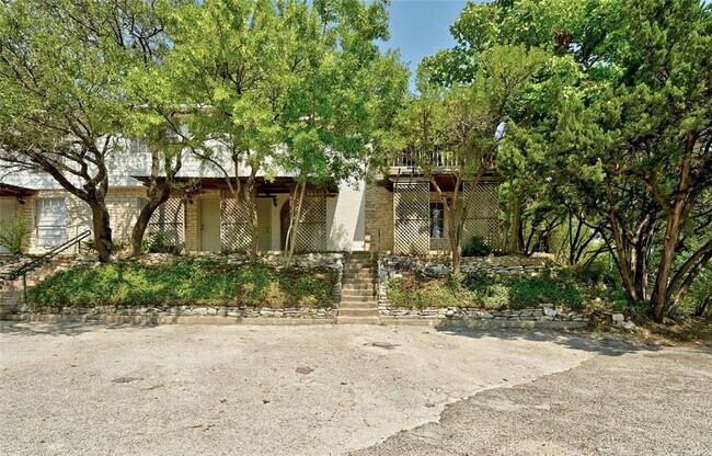 1200 Banister Ln in Austin, TX - Building Photo - Building Photo