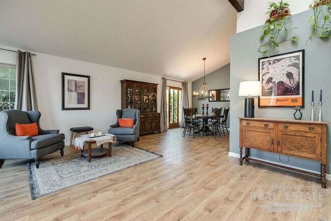 1659 Calle Ranchero Dr in Petaluma, CA - Building Photo - Building Photo