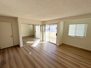 915 Carob Way in Montebello, CA - Foto de edificio - Building Photo
