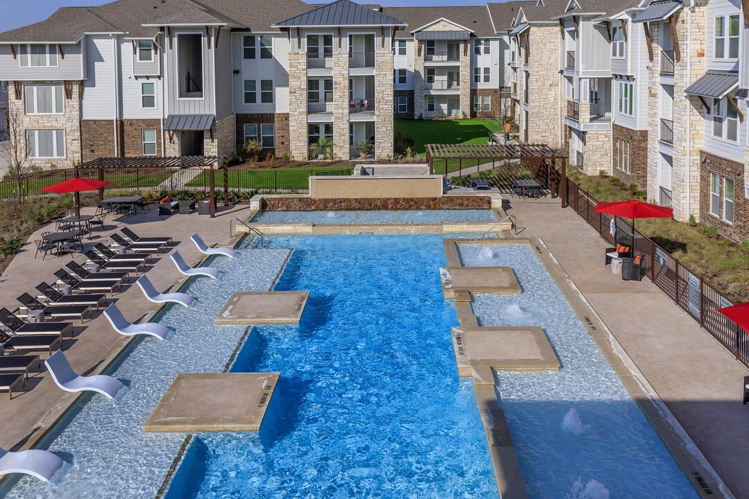 Luxia Rockwall Downes in Rockwall, TX - Building Photo