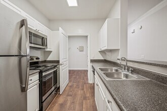 Bluffs at Riverview in Birmingham, AL - Building Photo - Interior Photo