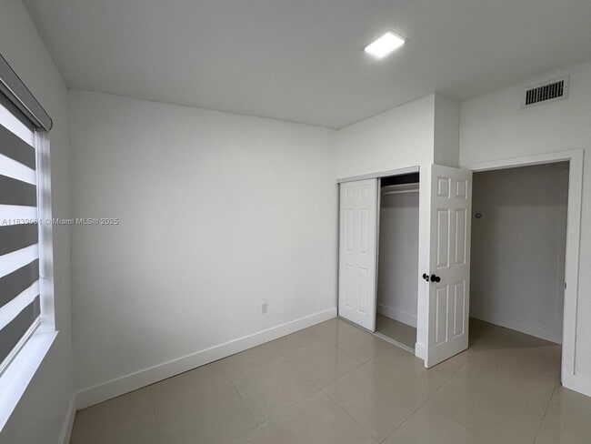 3421 NW 177th Terrace in Miami Gardens, FL - Foto de edificio - Building Photo