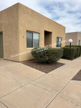 8527 E Seabury Ct in Tucson, AZ - Building Photo - Building Photo