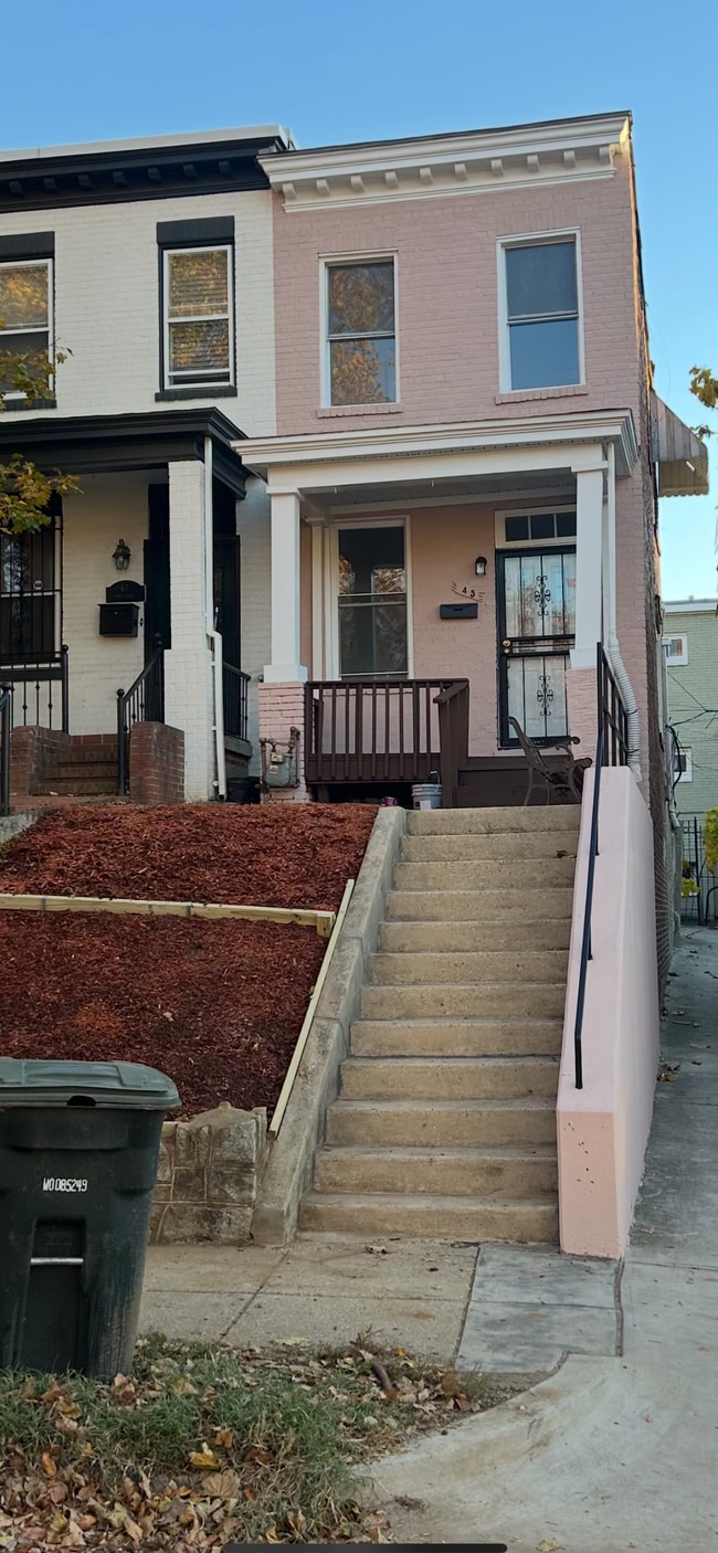 property at 45 Todd Pl NE