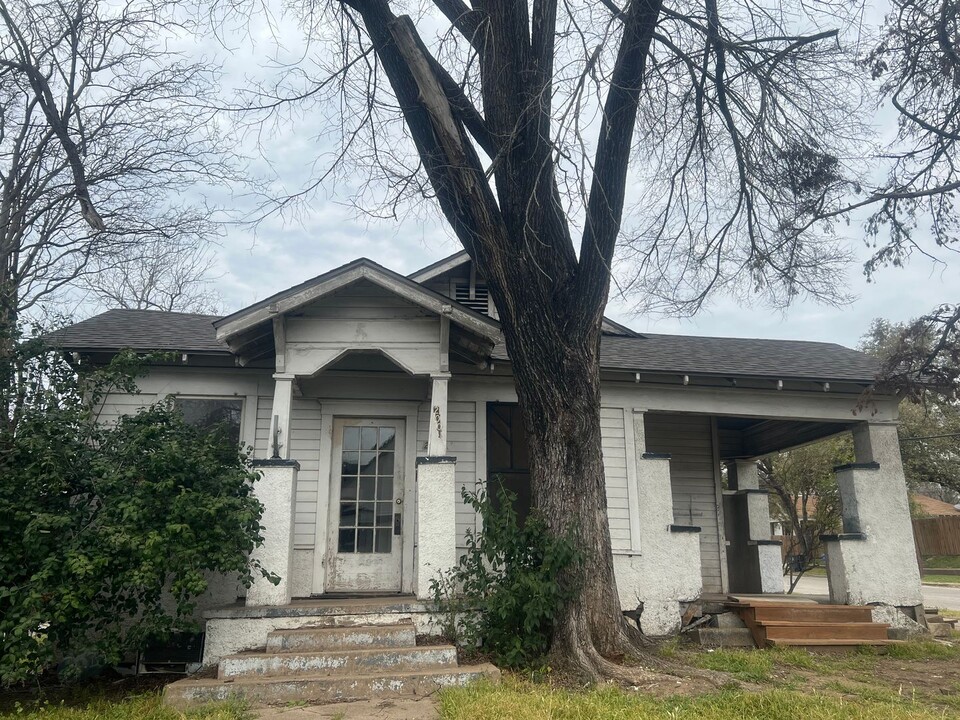 2001 Bosque Blvd in Waco, TX - Building Photo