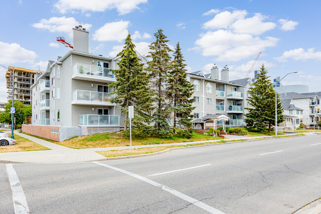 1528 11 Av SW in Calgary, AB - Building Photo - Building Photo