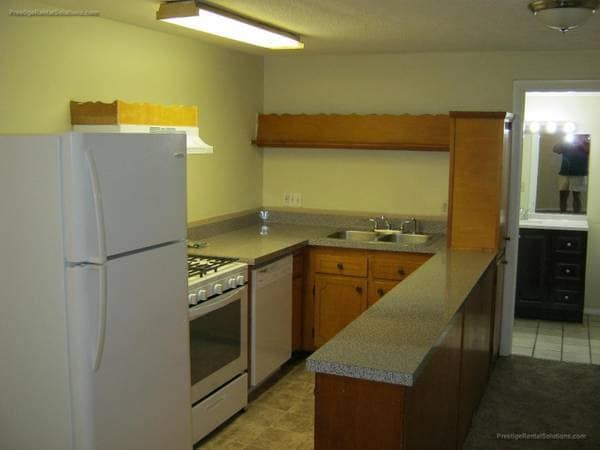 70 Barrows St, Unit 1 in Fall River, MA - Foto de edificio - Building Photo