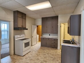 352 8th St E, Unit 1 in Winona, MN - Building Photo - Building Photo