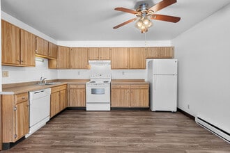 Woodfield Circle Apartments in Wausau, WI - Foto de edificio - Building Photo