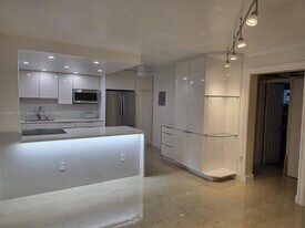 3240 Mary St in Miami, FL - Building Photo