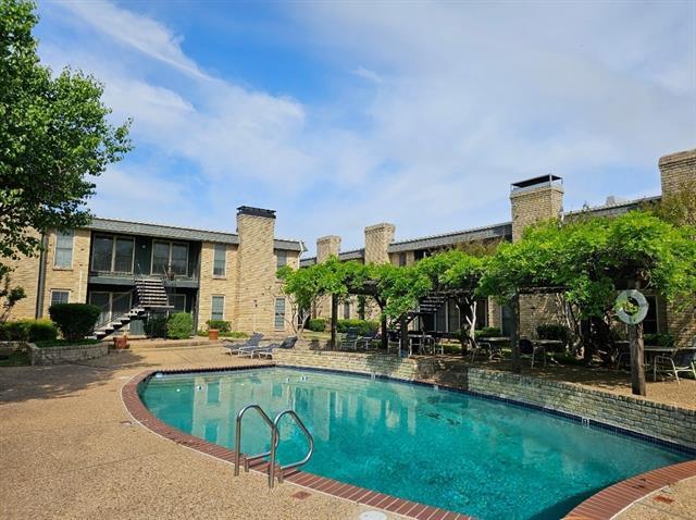 7727 Meadow Park Dr in Dallas, TX - Building Photo