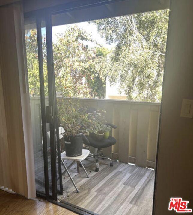 18433 Hatteras St in Los Angeles, CA - Building Photo - Building Photo