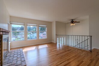 22 Tioga Way in Pacifica, CA - Building Photo - Building Photo